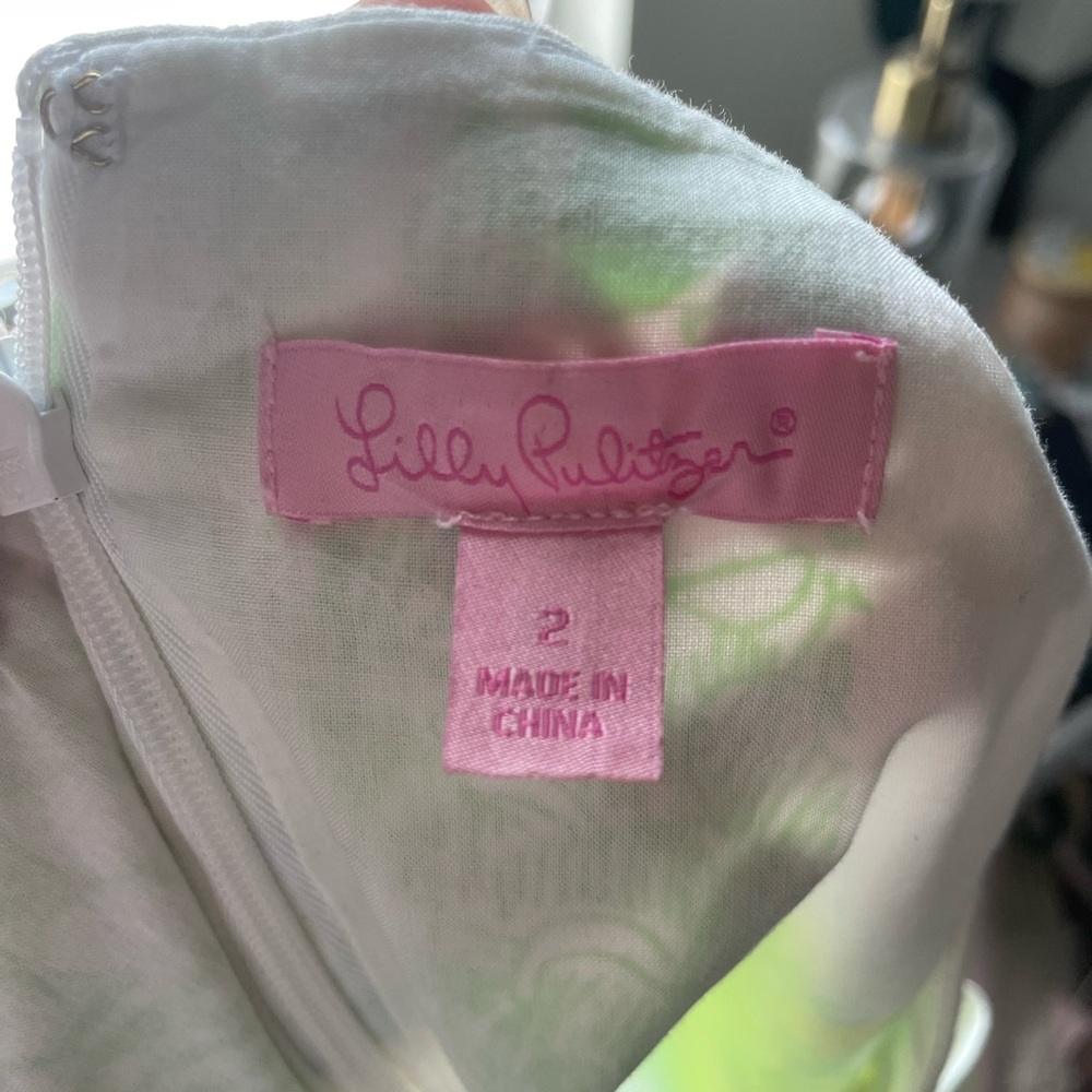 Classic Lilly Pulitzer Dress, patchwork pattern with gold lace detailing. - Picture 3 of 3